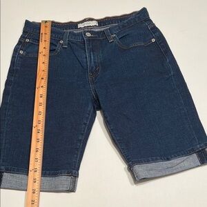 EUC Levi’s 515 Shorts Women’s 8 Medium Wash Jean Shorts Excellent Condition!